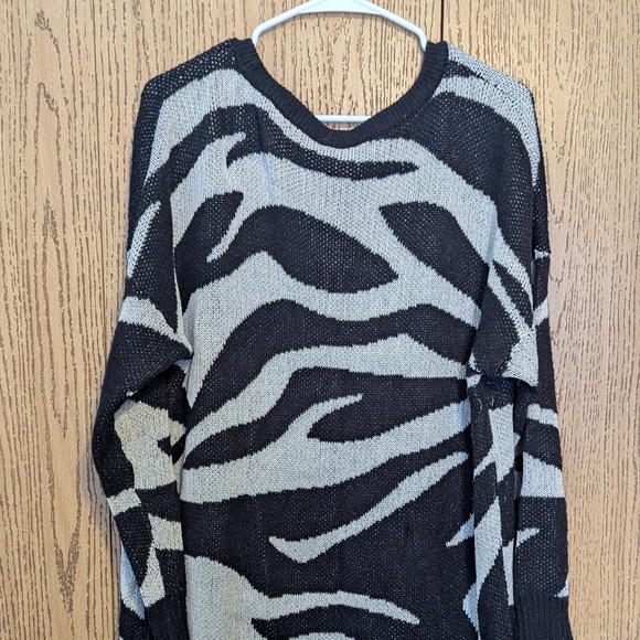Zebra Jacquard Pullover Sweater - Picture 3 of 4